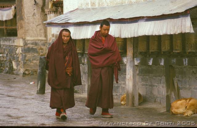 b_img191 Monaci a Shigatse<br>Tibet - 2000